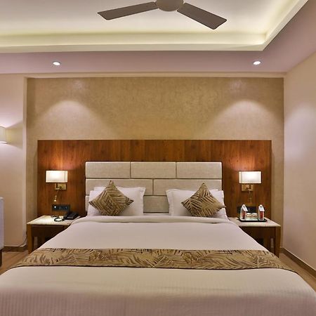The Square Somnath Hotel Buitenkant foto
