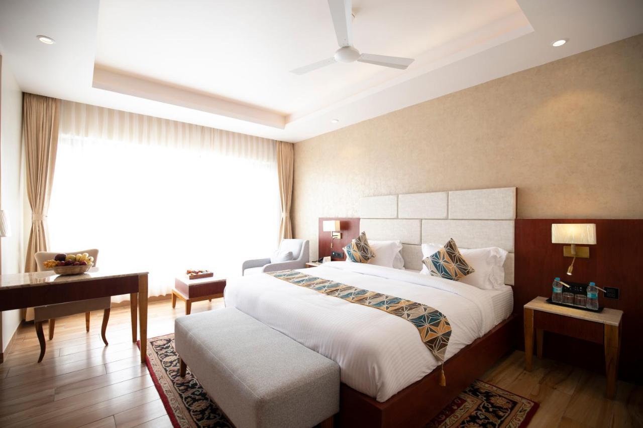 The Square Somnath Hotel Buitenkant foto